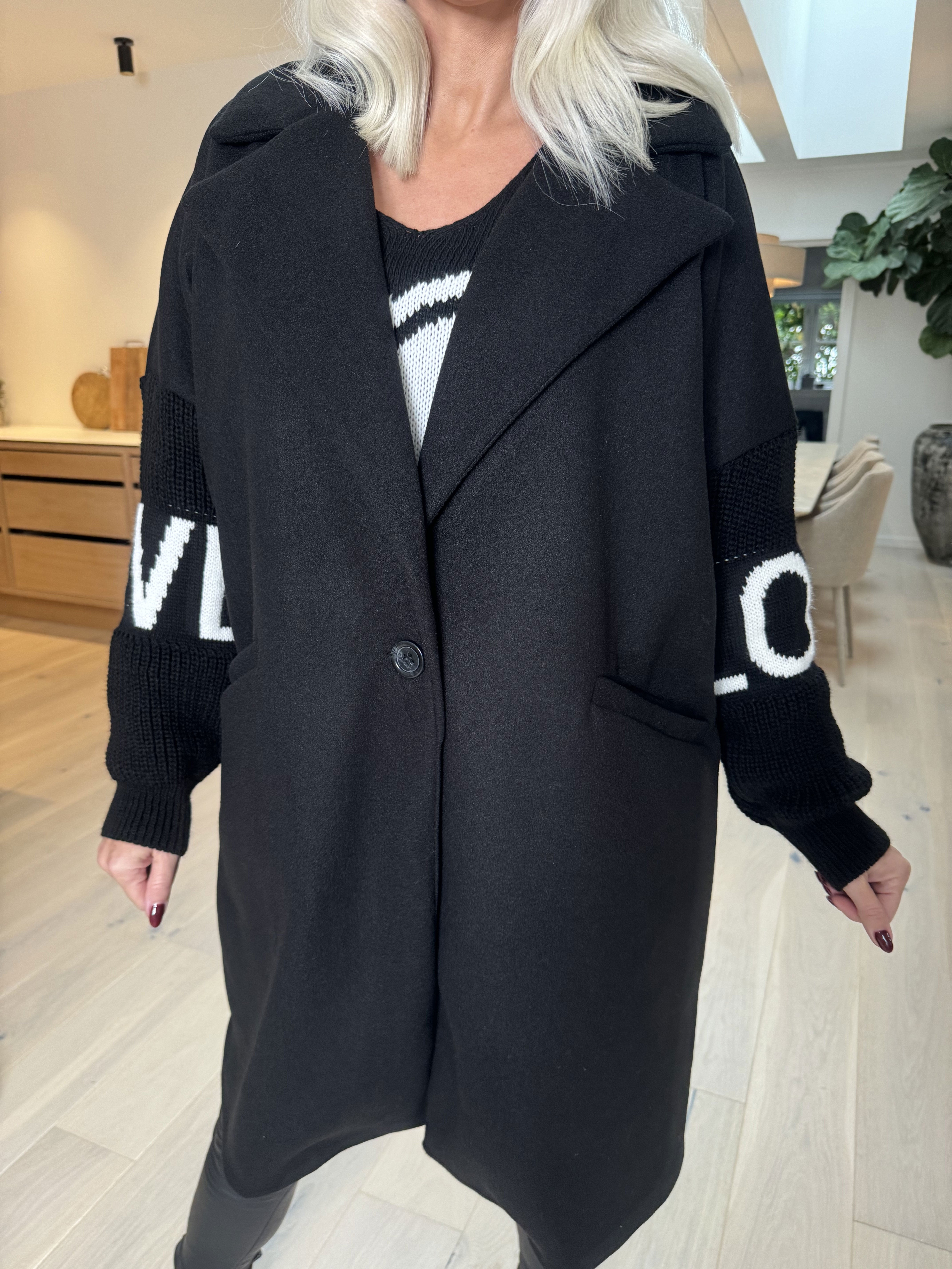 Debbie Short - Jakke med strikærmer